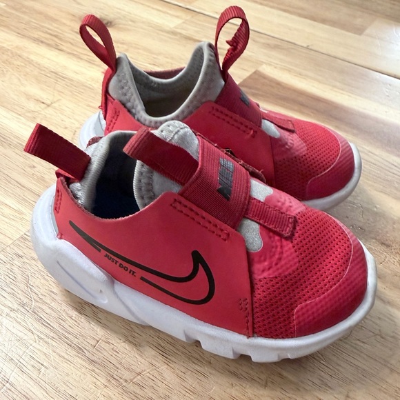 Nike Flex Runner 2 Toddler Sneakers – University Red/Black – Size 5C - Picture 3 of 8